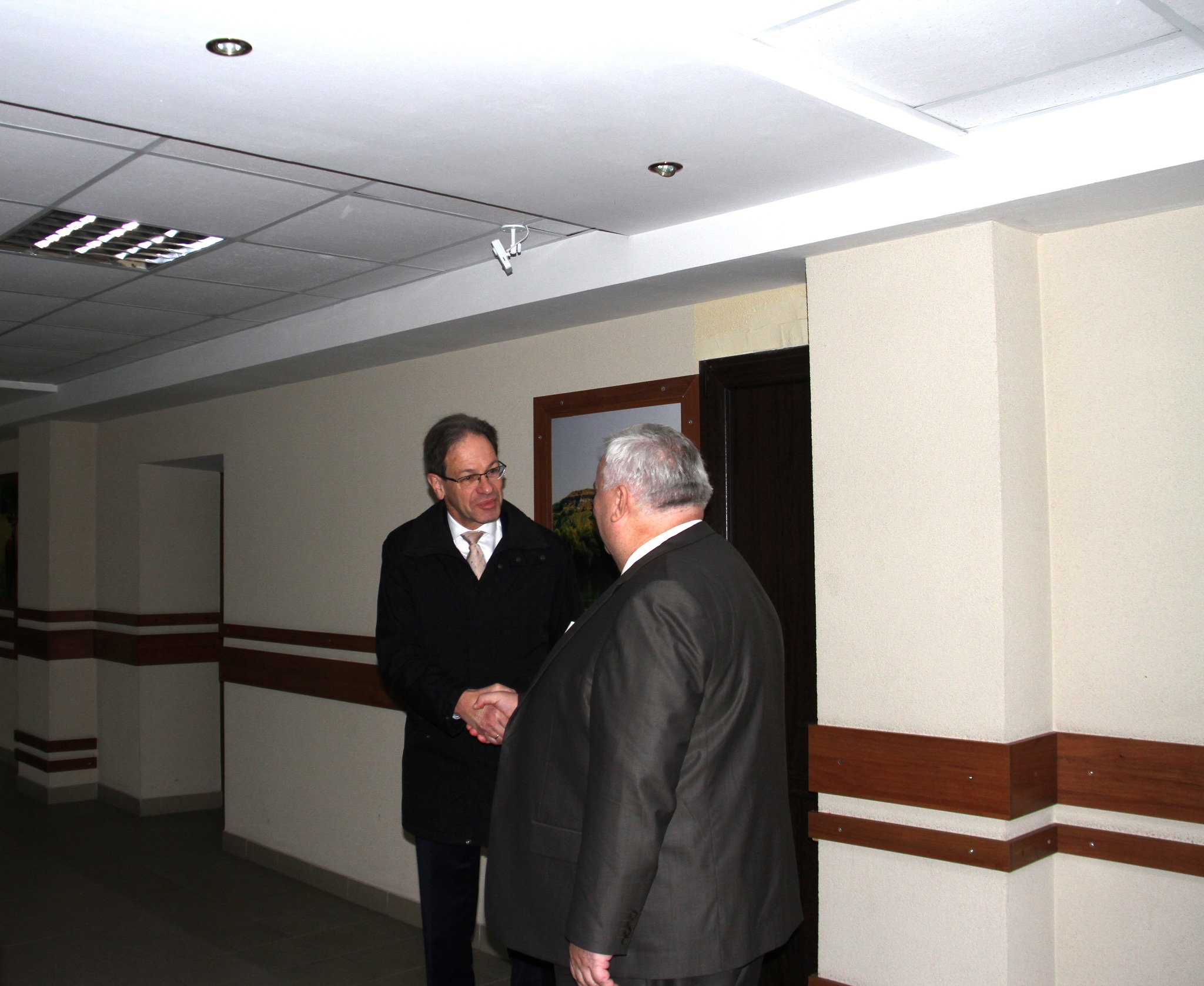 1763375033462 Ambasadorul%20Hubert%20Knirsch%20cu%20Igor%20Sarov