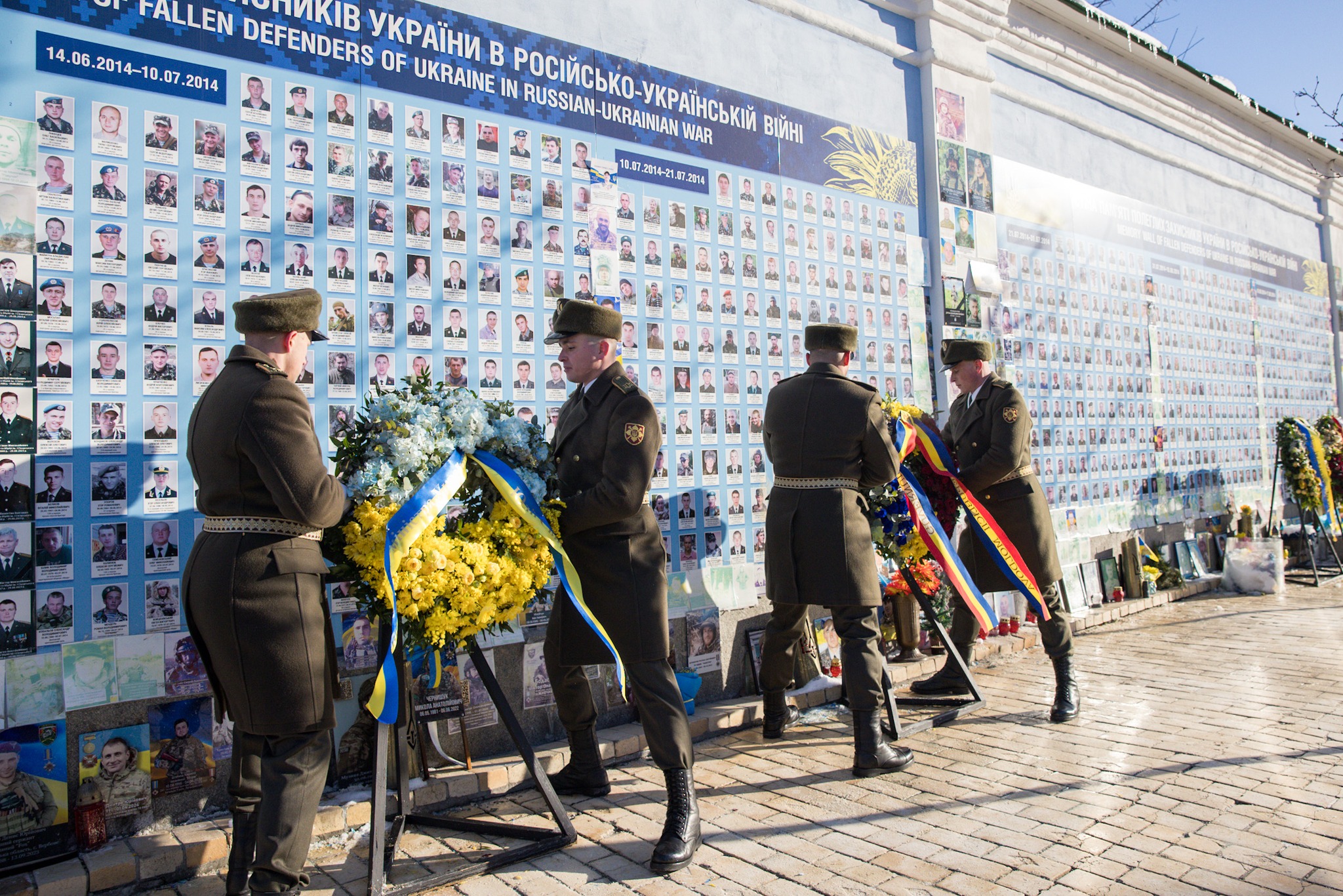 Alexandru Munteanu a depus coroane de flori la Zidul Memoriei Apărătorilor Căzuți ai Ucrainei 1 1770715841990 632148906 122119187415083259 1090583649113097531 n
