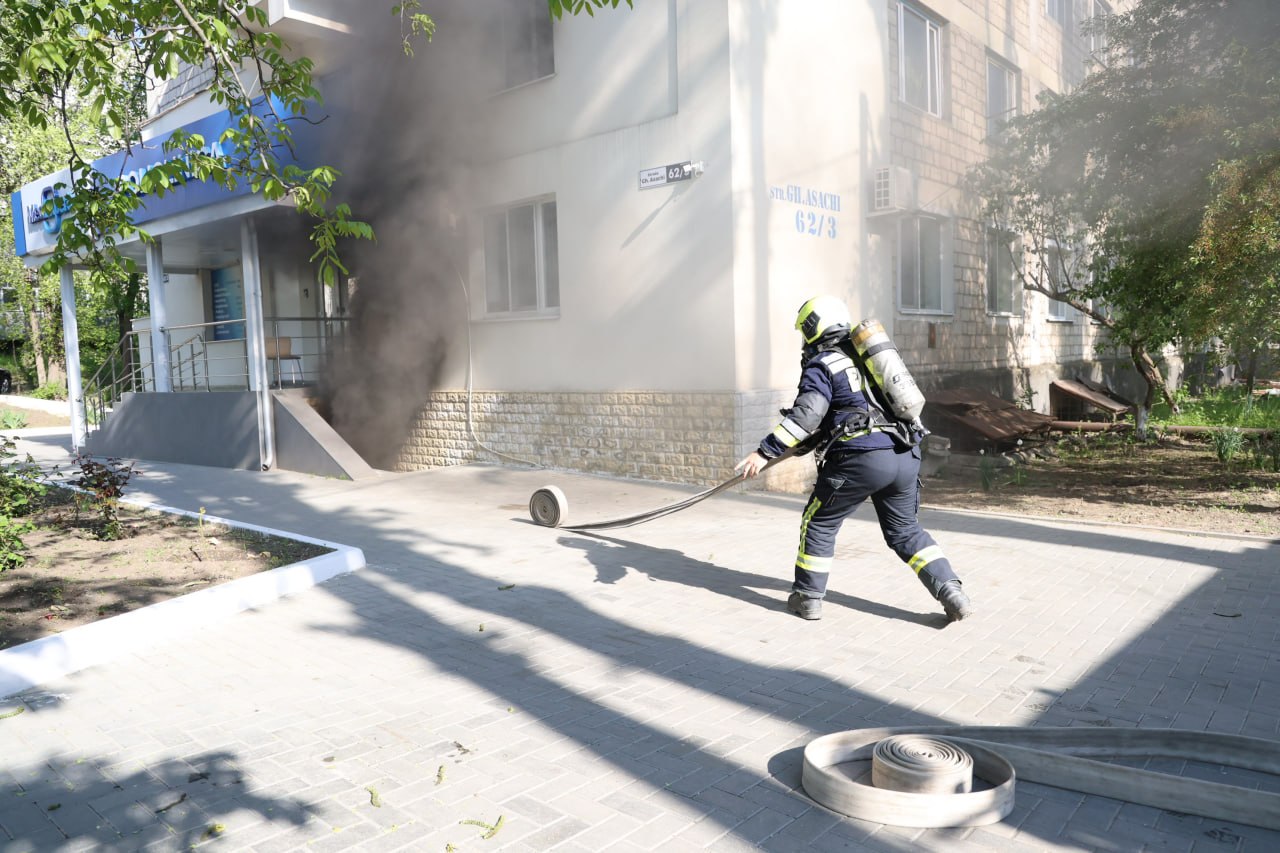 Incendiu puternic într-un bloc din Chişinău 1 1778051088200 photo 2026 05 06 09 58 39