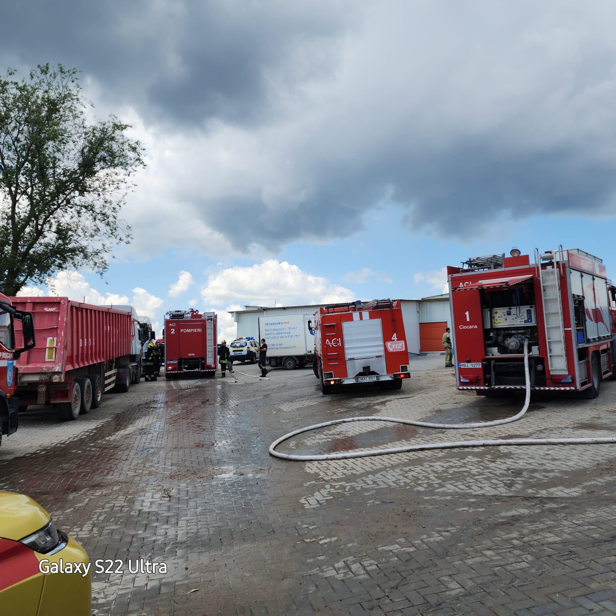 INCENDIU la Ciocana: Patru butelii cu oxigen şi gaz au explodat 2 1781169002991 incendiu%20str%20industriala3