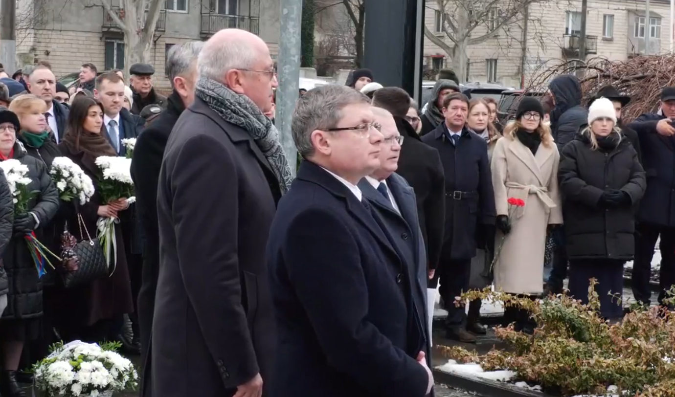 Comemorarea Holocaustului la Chișinău // Conducerea R. Moldova a ținut un moment de reculegere la Monumentul Victimelor Fascismului