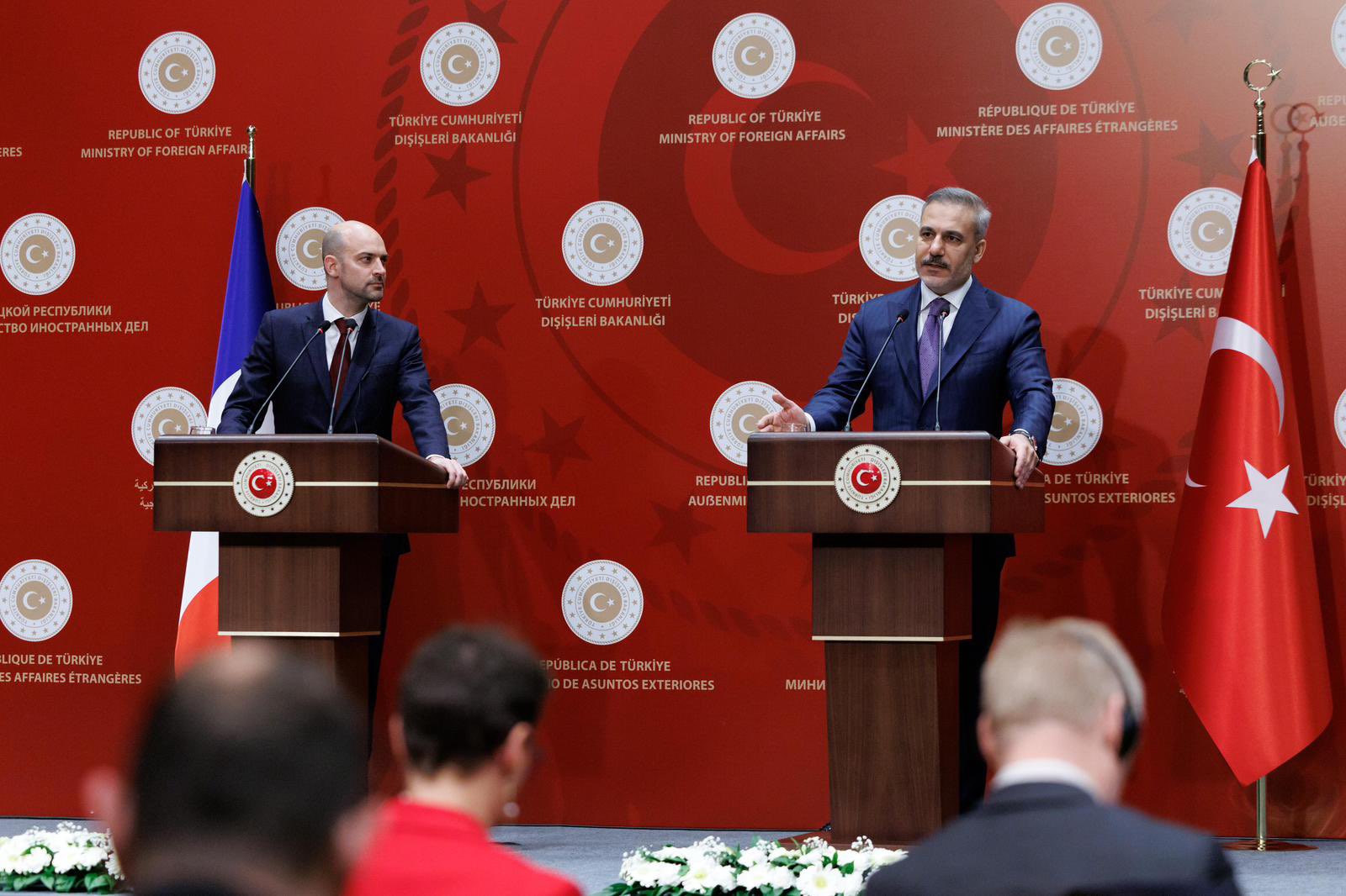 Ankara // Ministrul de Externe al Franței face apel la măsuri mai ferme împotriva „flotei-fantomă” a Rusiei