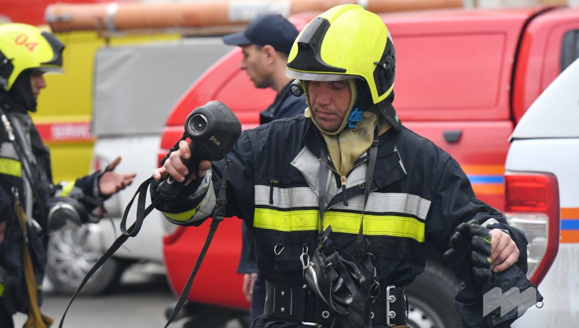 Pompierii au intervenit pentru a localiza o ardere într-un local din centrul capitalei