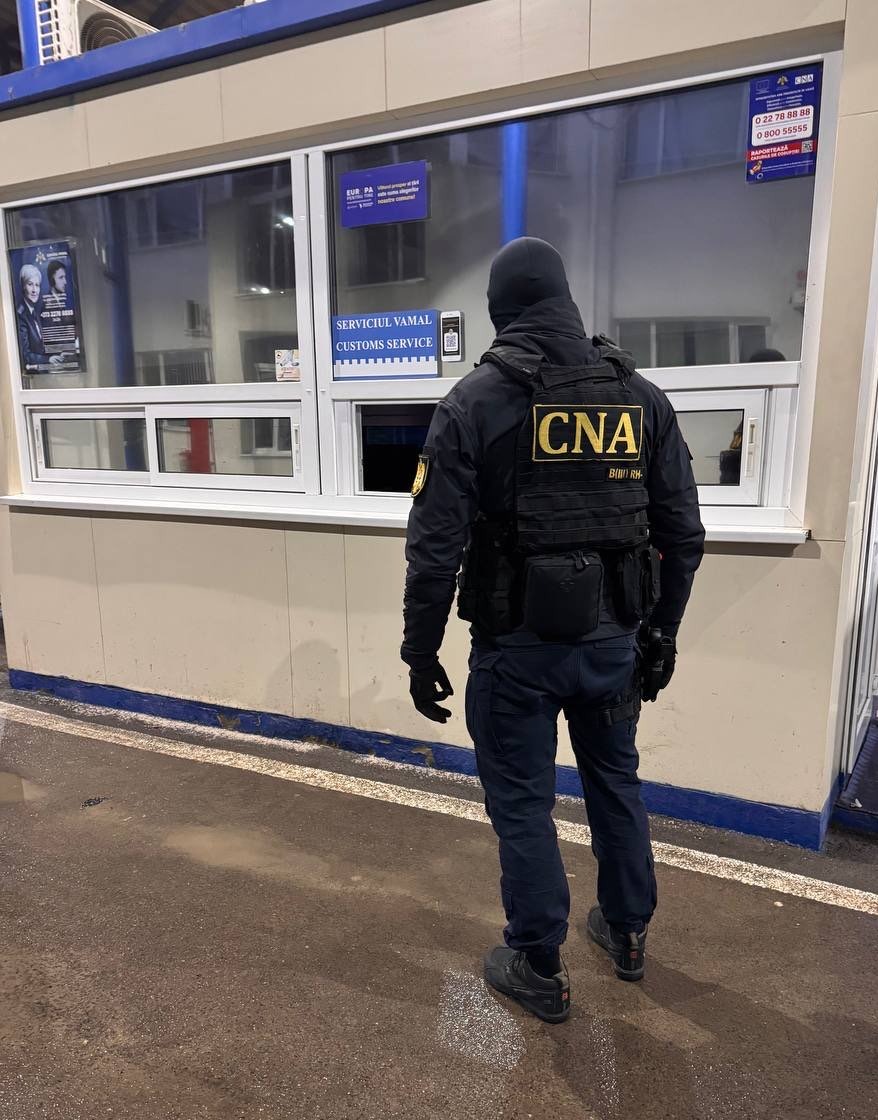 FOTO // Percheziții la posturile vamale Leușeni și Cahul. Șapte vameși, reținuți pentru corupție sistemică