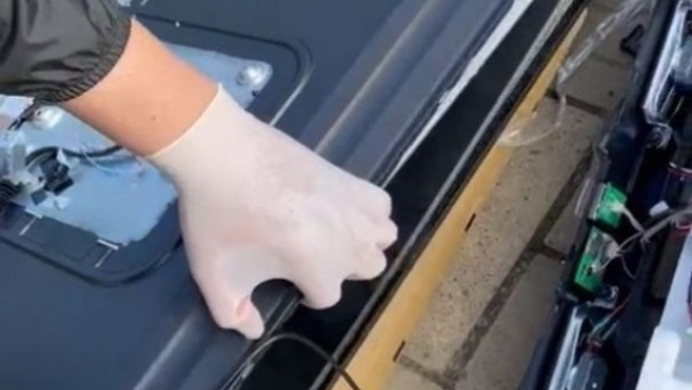 Cocaină de un milion de lei, ascunsă într-un televizor din Spania: organizatorul schemei de contrabandă, trimis pe banca acuzaților