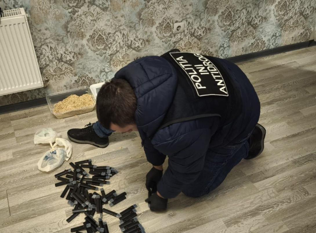 Doi cetățeni străini, reținuți pentru trafic de droguri în capitală