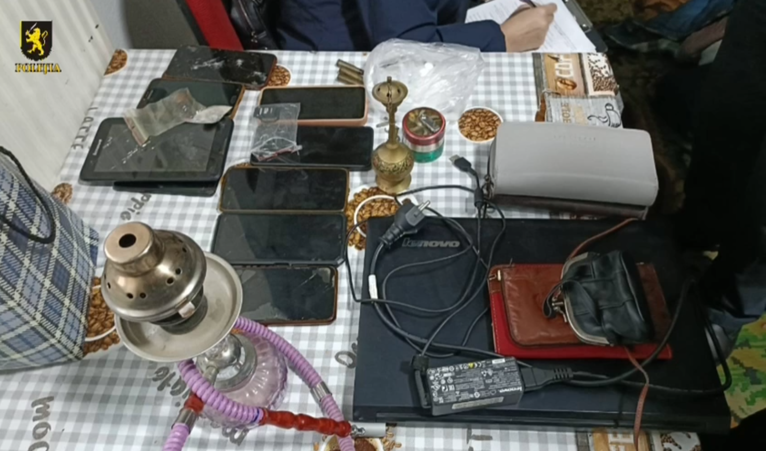 VIDEO // Trei traficanți de droguri din orașul Rîșcani, reținuți de oamenii legii