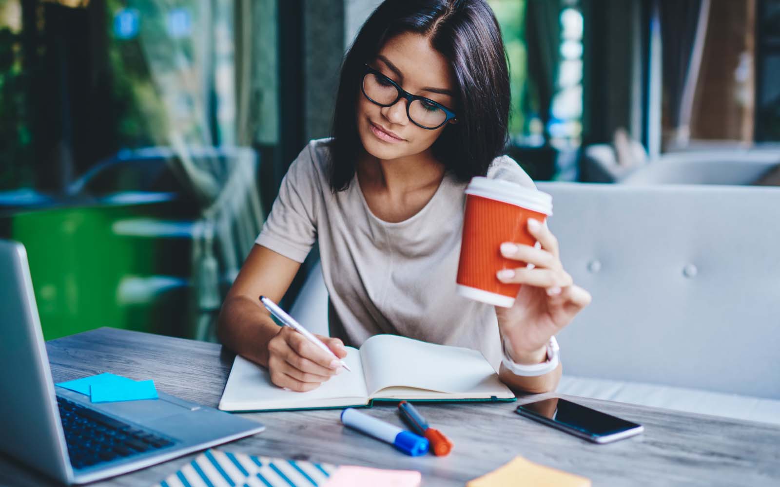 Freelancerii înregistrați vor putea primi indemnizații sociale