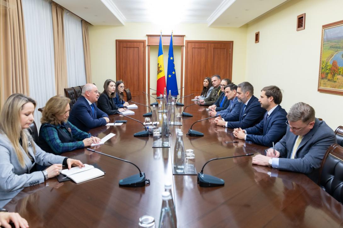 Premierul Alexandru Munteanu s-a întâlnit cu asistentul adjunct al secretarului de Stat al SUA, aflat în vizită la Chișinău