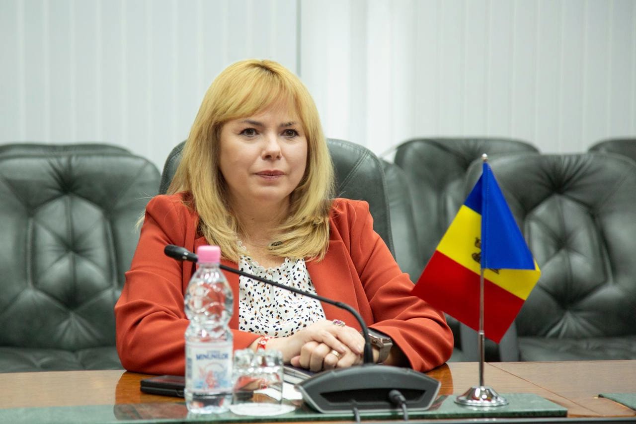 Anca Dragu: Educația financiară este esențială pentru ca tinerii să învețe să ia decizii corecte