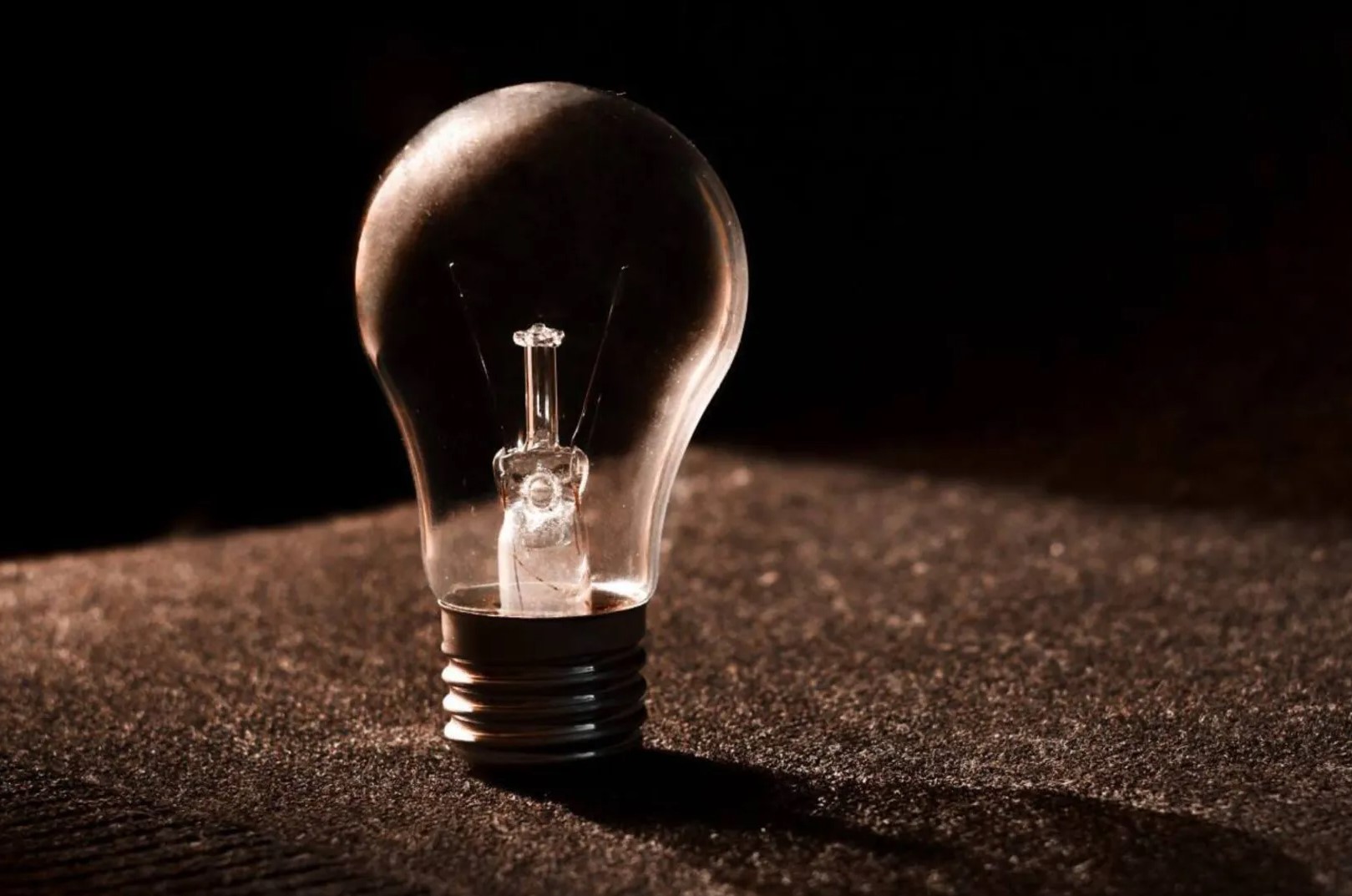 Ministerul Energiei, după pana de curent din mai multe raioane ale R. Moldova, inclusiv capitala: Probleme grave în reţeaua electrică din Ucraina