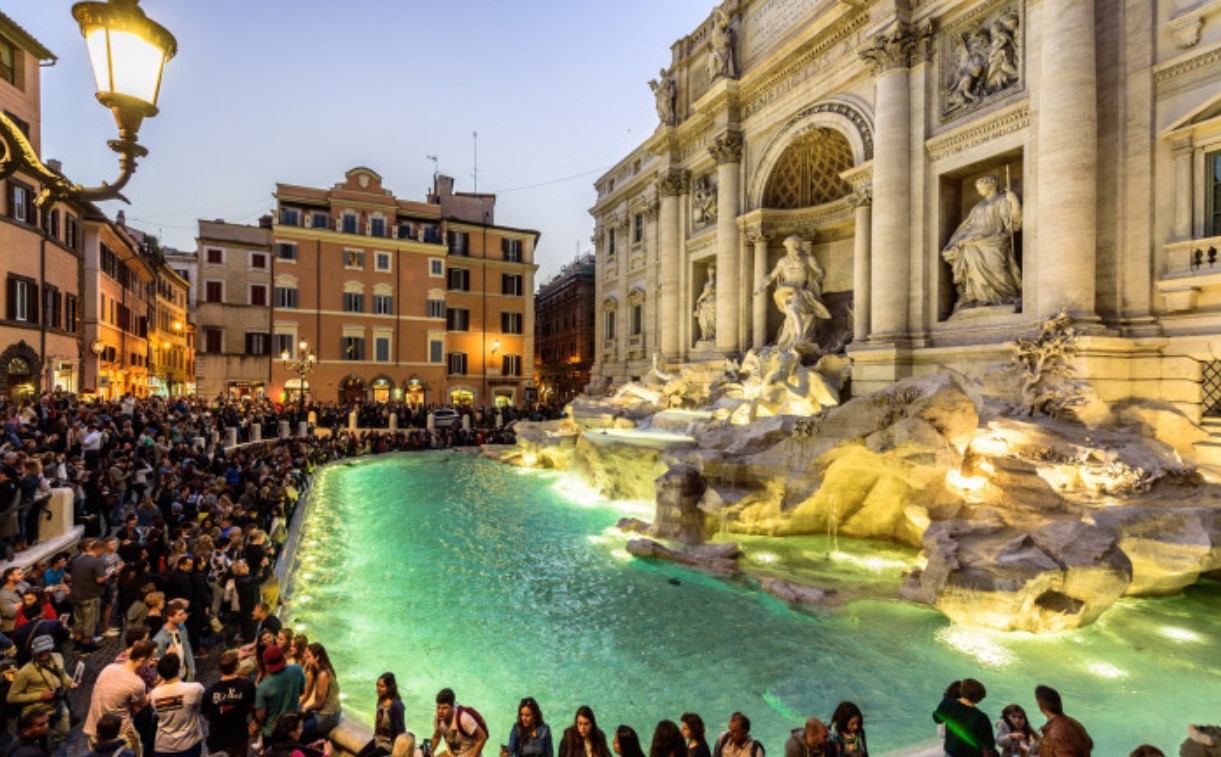 Taxă pentru dorințele de la Fontana di Trevi. Cât costă să te apropii de celebra fântână