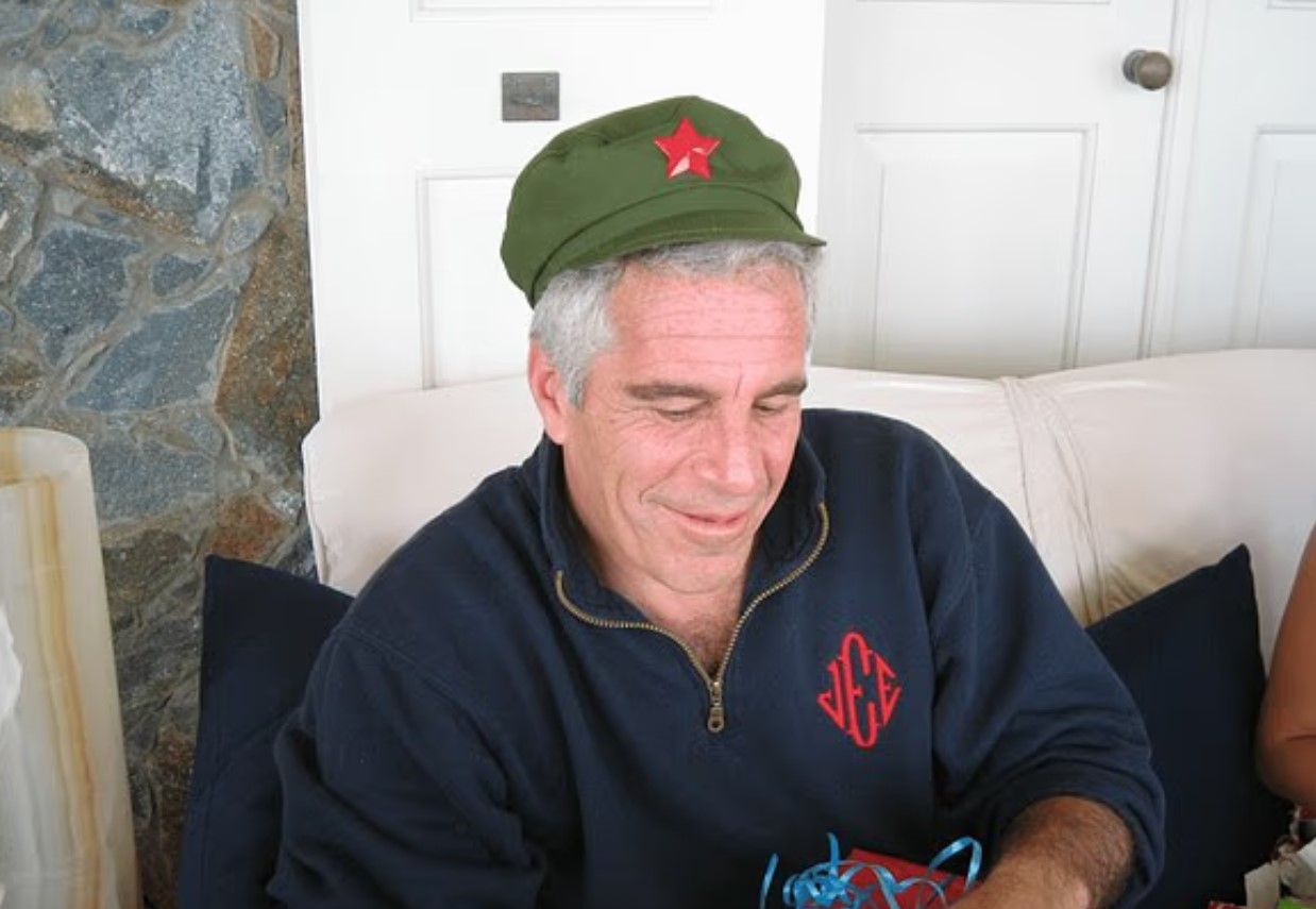 Imperiul sexual al lui Epstein a fost o „capcană cu miere” a KGB: Pedofilul a avut mai multe discuții cu Putin după condamnare