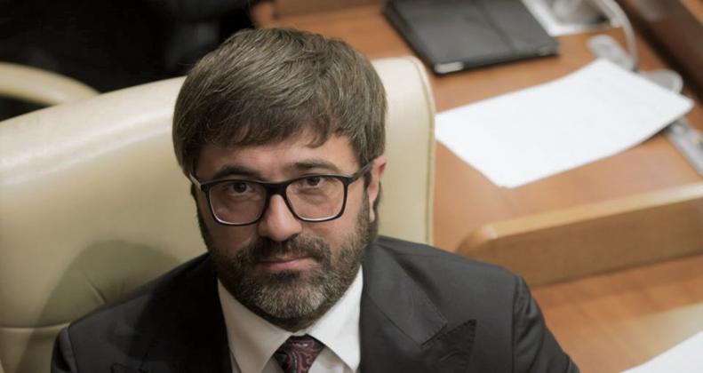 Vladimir Andronachi scapă de izolator