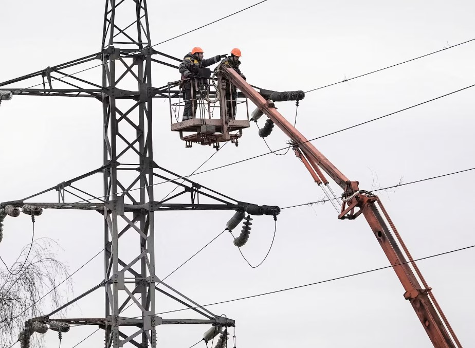 Armistițiu parțial în Ucraina: Rusia a oprit loviturile asupra infrastructurii energetice, dar atacă pe front. Anunțul lui Zelenski