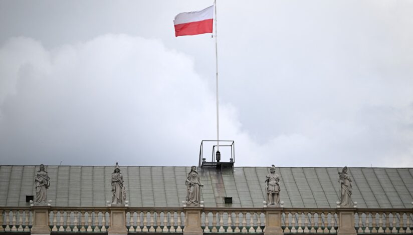 POLONIA // Un angajat al Ministerului Apărării  care ar fi spionat pentru ruși, arestat