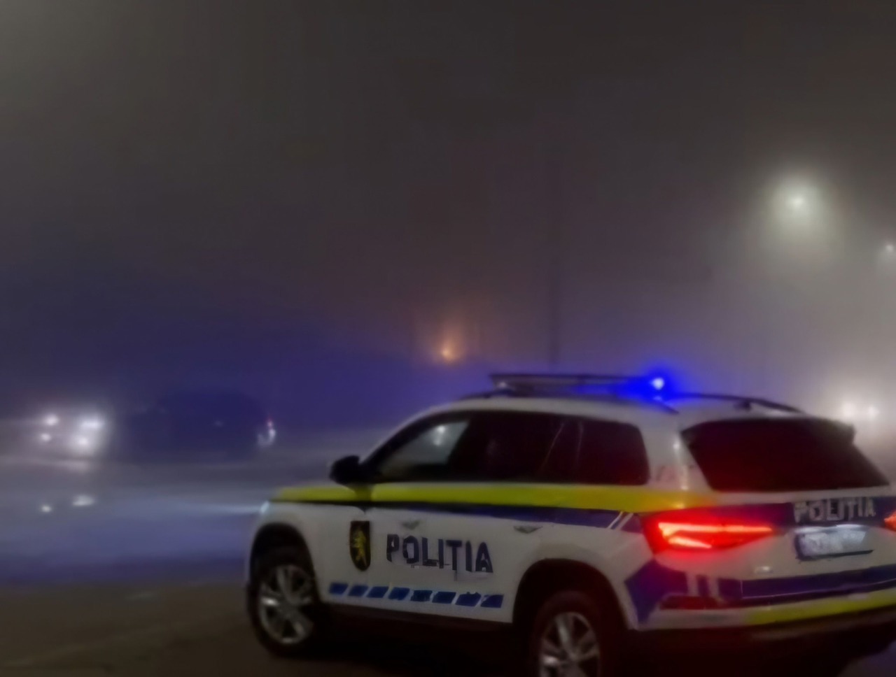 VIDEO // Circulație dificilă pe un traseu din raionul Orhei. Un camion defectat este tractat de un TIR