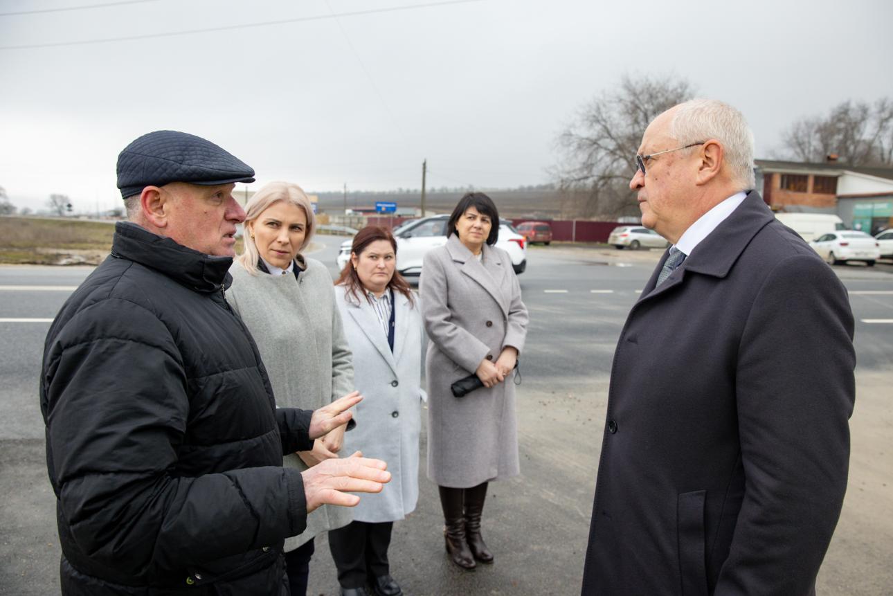Magistrala de legătură cu România, în plin proces de reparații. Alexandru Munteanu, în inspecție: Vom continua să investim în drumuri de calitate