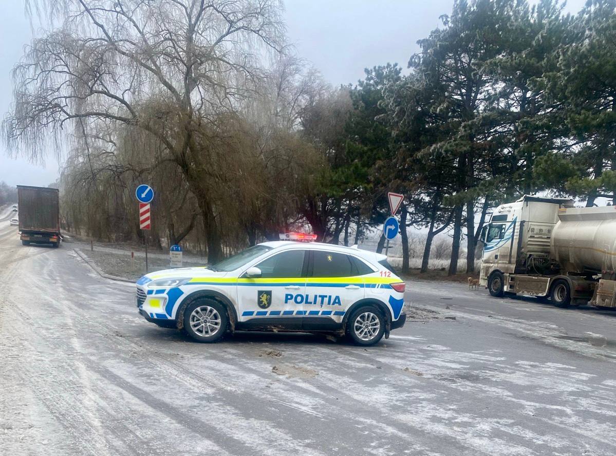 FOTO // Trafic îngreunat pe mai multe trasee din R. Moldova. Poliția recomandă evitarea deplasărilor