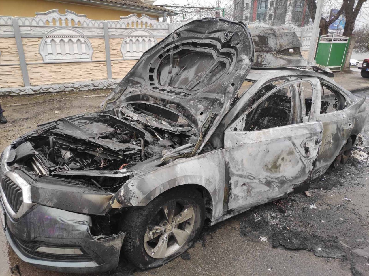 FOTO // Automobil cuprins de flăcări pe o stradă din Cahul