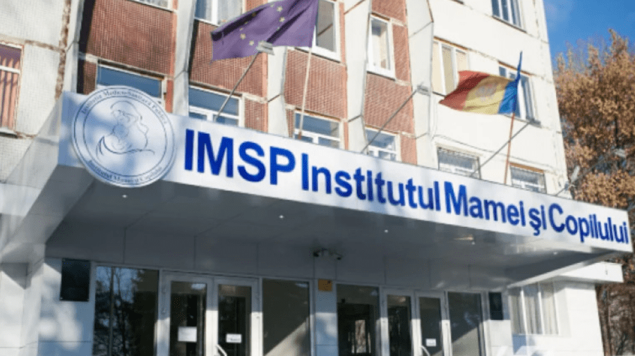 Fata accidentată pe o trecere de pietoni la Strășeni a fost transferată în Secția ortopedie