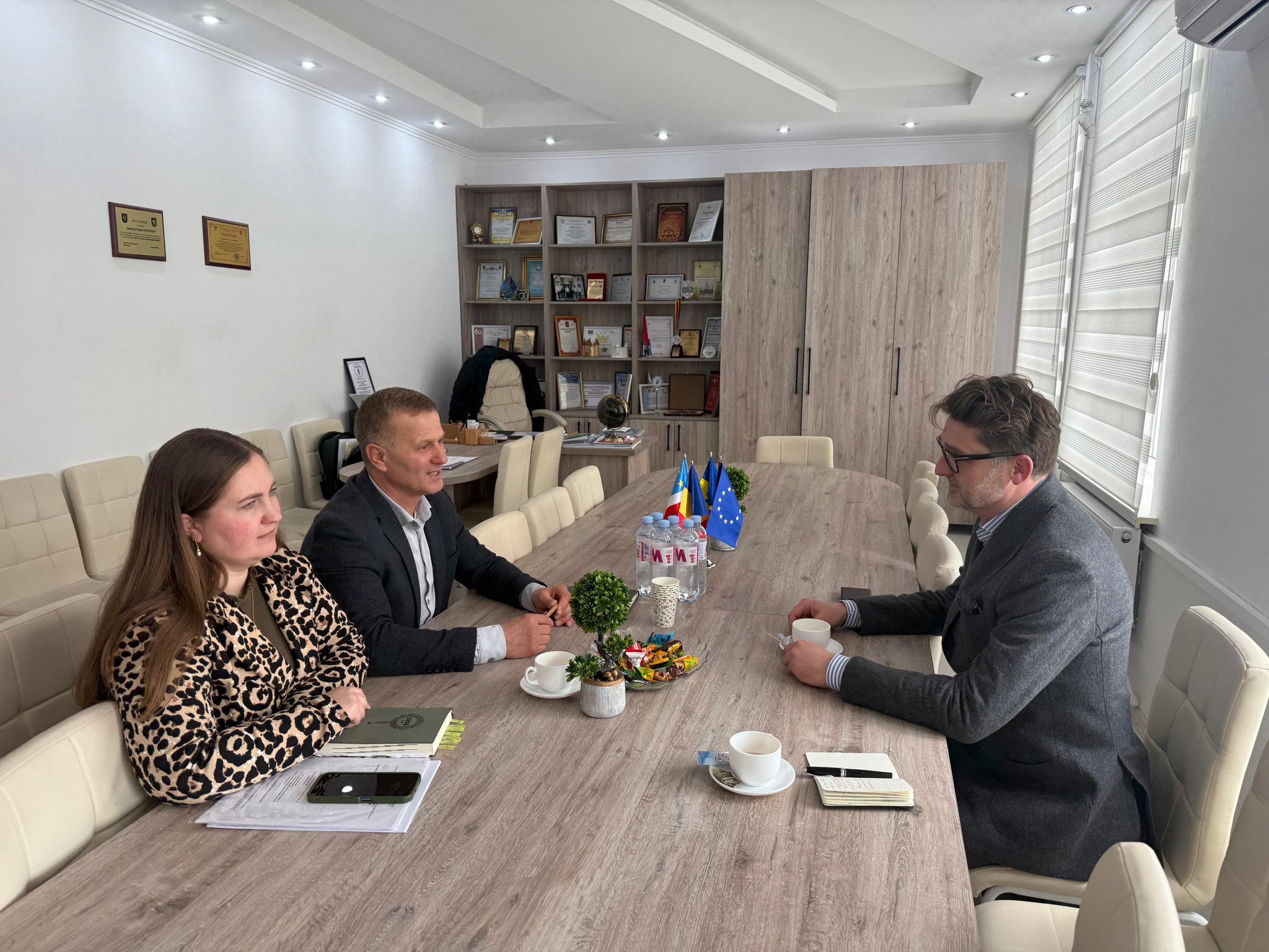 Ambasadorul României la Chișinău, discuție cu primarul Comratului despre integrarea europeană a R. Moldova