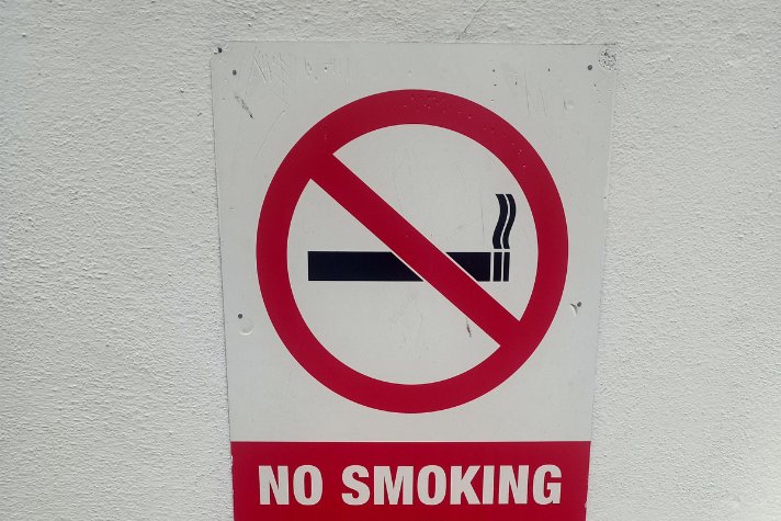 Cinci școli testează un program-pilot pentru prevenirea consumului de tutun