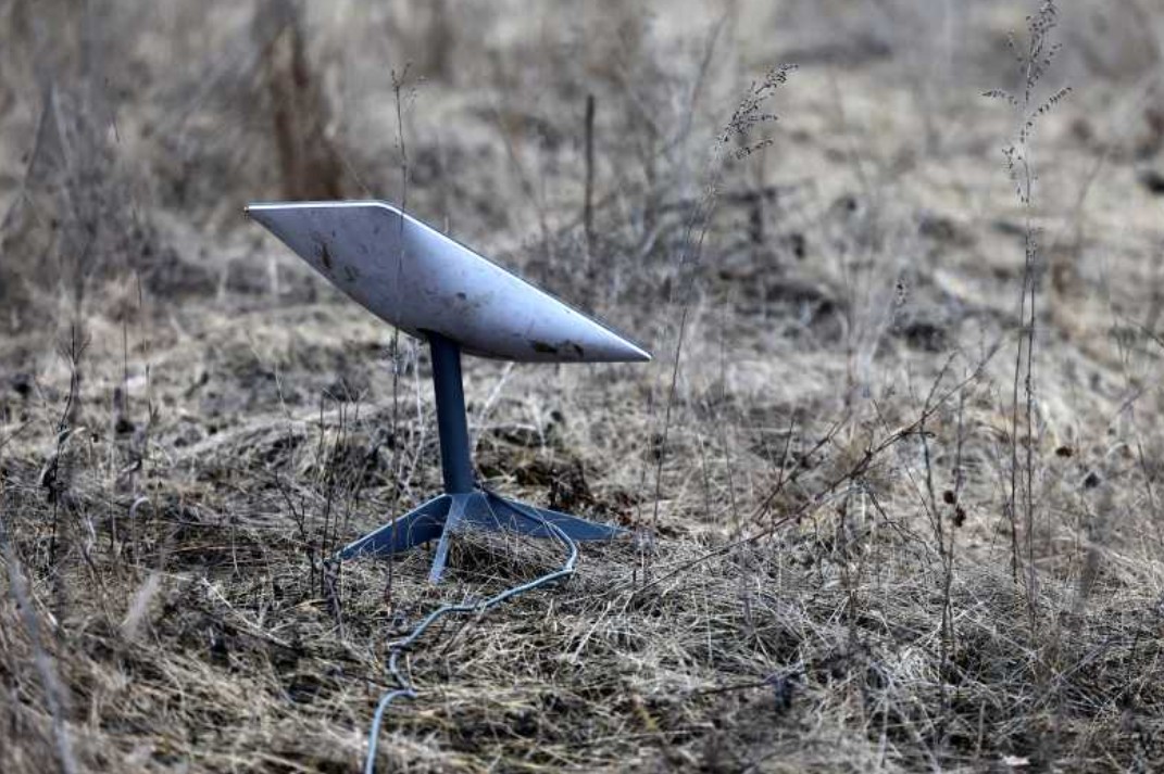 Kiev: Rusia șantajează rudele prizonierilor de război ucraineni, aflați în închisori rusești, pentru a obține acces la Starlink