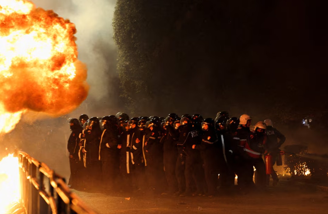 Albania // Proteste violente împotriva guvernului acuzat de corupţie