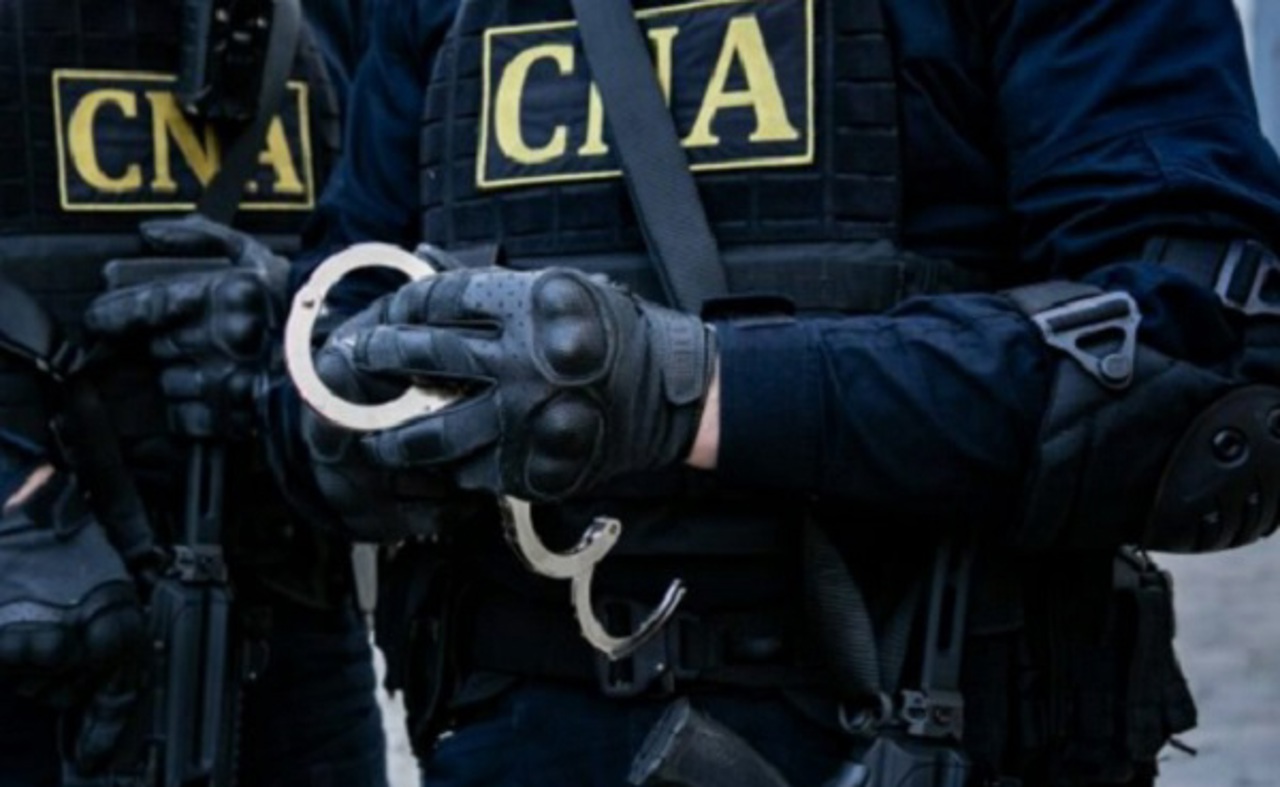 A cerut 2 mii de euro pentru a facilita obținerea unui permis de conducere. Un bărbat din Florești, reținut de CNA