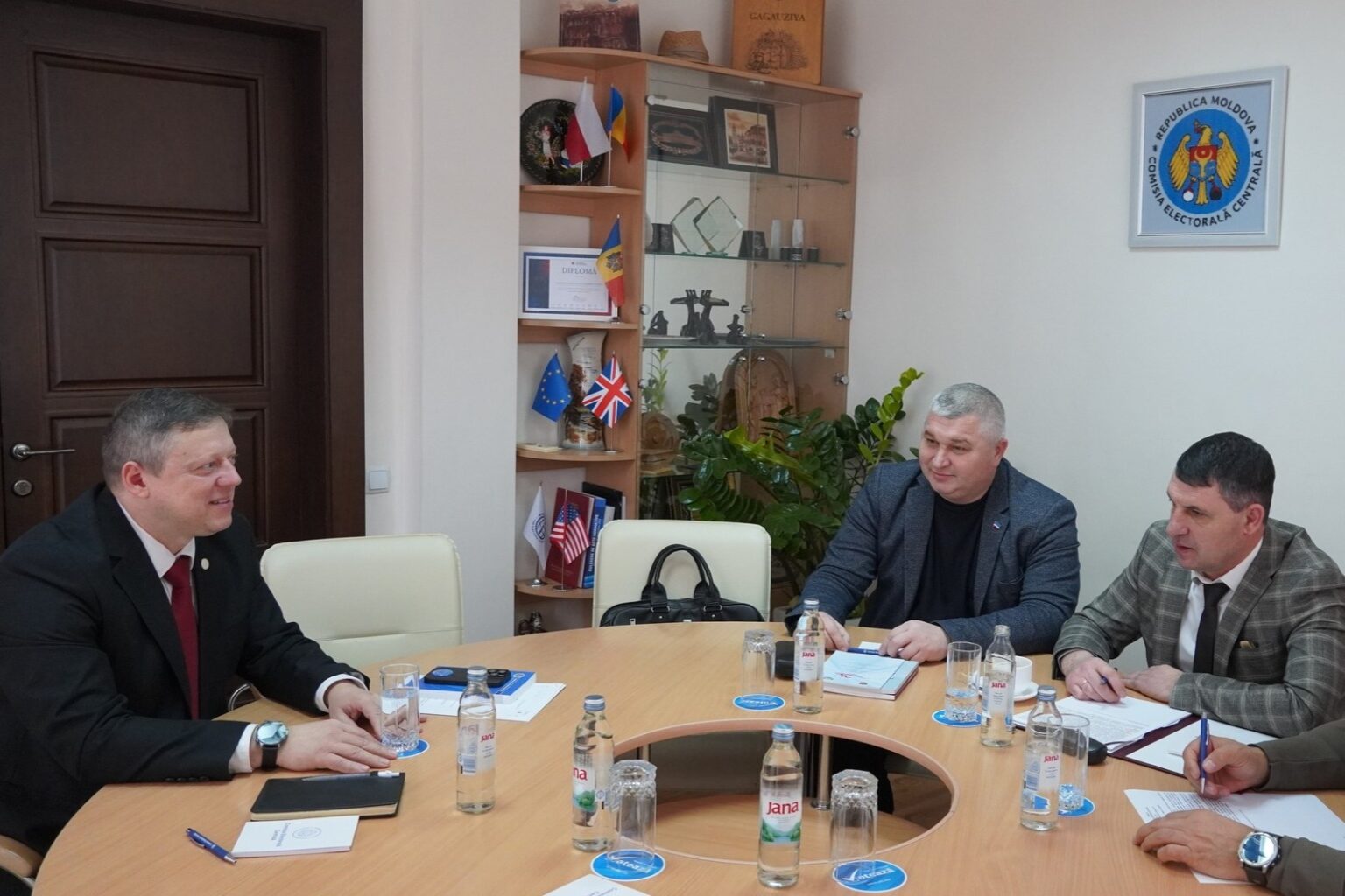 CEC și Adunarea Populară caută soluții pentru organizarea alegerilor regionale