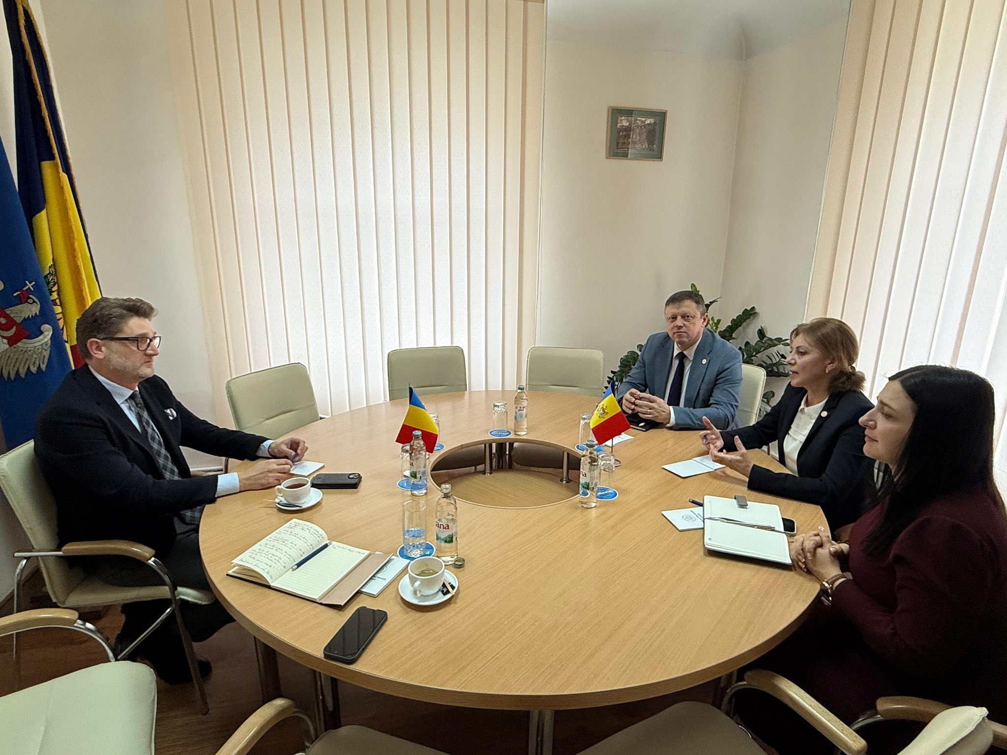 Ambasadorul României la Chișinău a discutat cu conducerea CEC despre armonizarea legislației electorale cu standardele europene