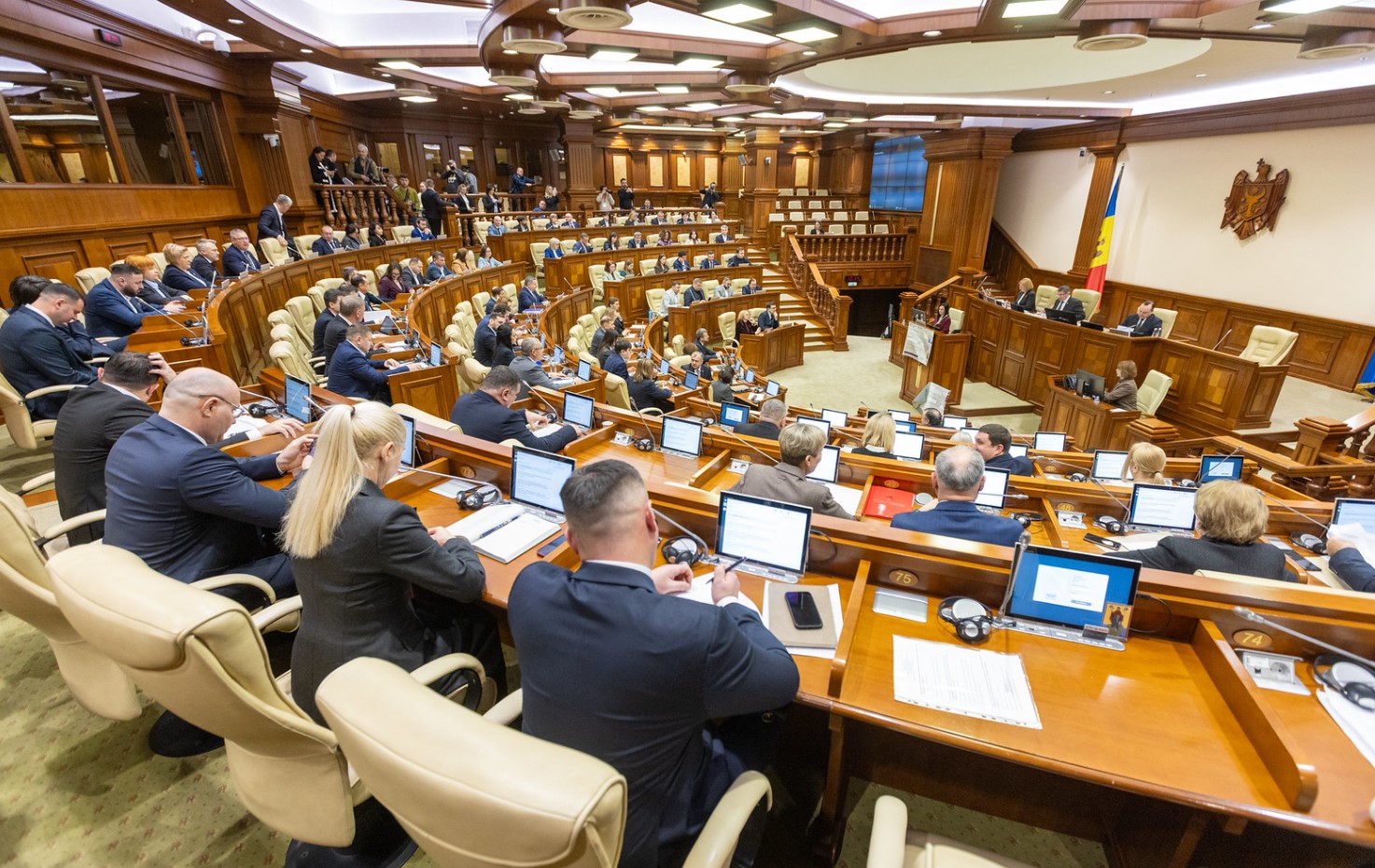 Doi deputați din partidul lui Costiuc, în vizorul Procuraturii. Ar fi sustras un automobil de pe teritoriul unei parcări speciale