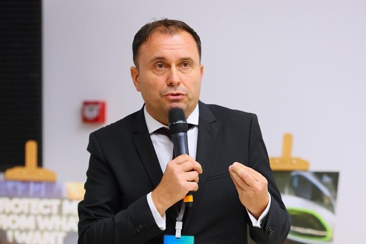 Dialogul și monitorizarea comportamentului – esențiale în prevenirea dependenței de droguri