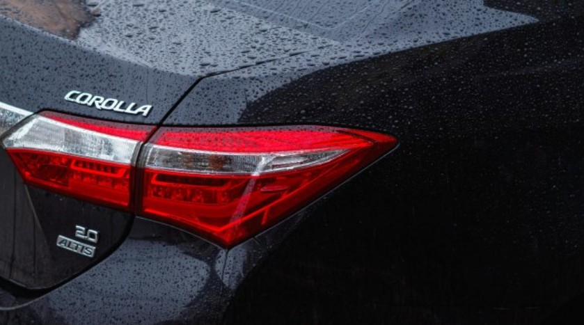 A furat o mașină pe care trebuia să o spele. Angajatul unei spălătorii auto, condamnat la închisoare