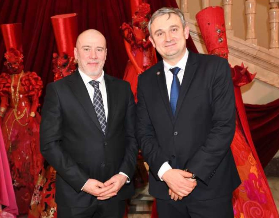 Ministrul Culturii - vizită la București; participarea la Târgul de Carte de la Frankfurt - pe agenda discuțiilor