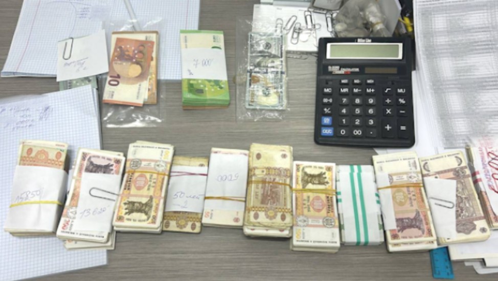 VIDEO // Schemă de evaziune fiscală a unei companii de panificație, destructurată. Trei persoane au fost reținute