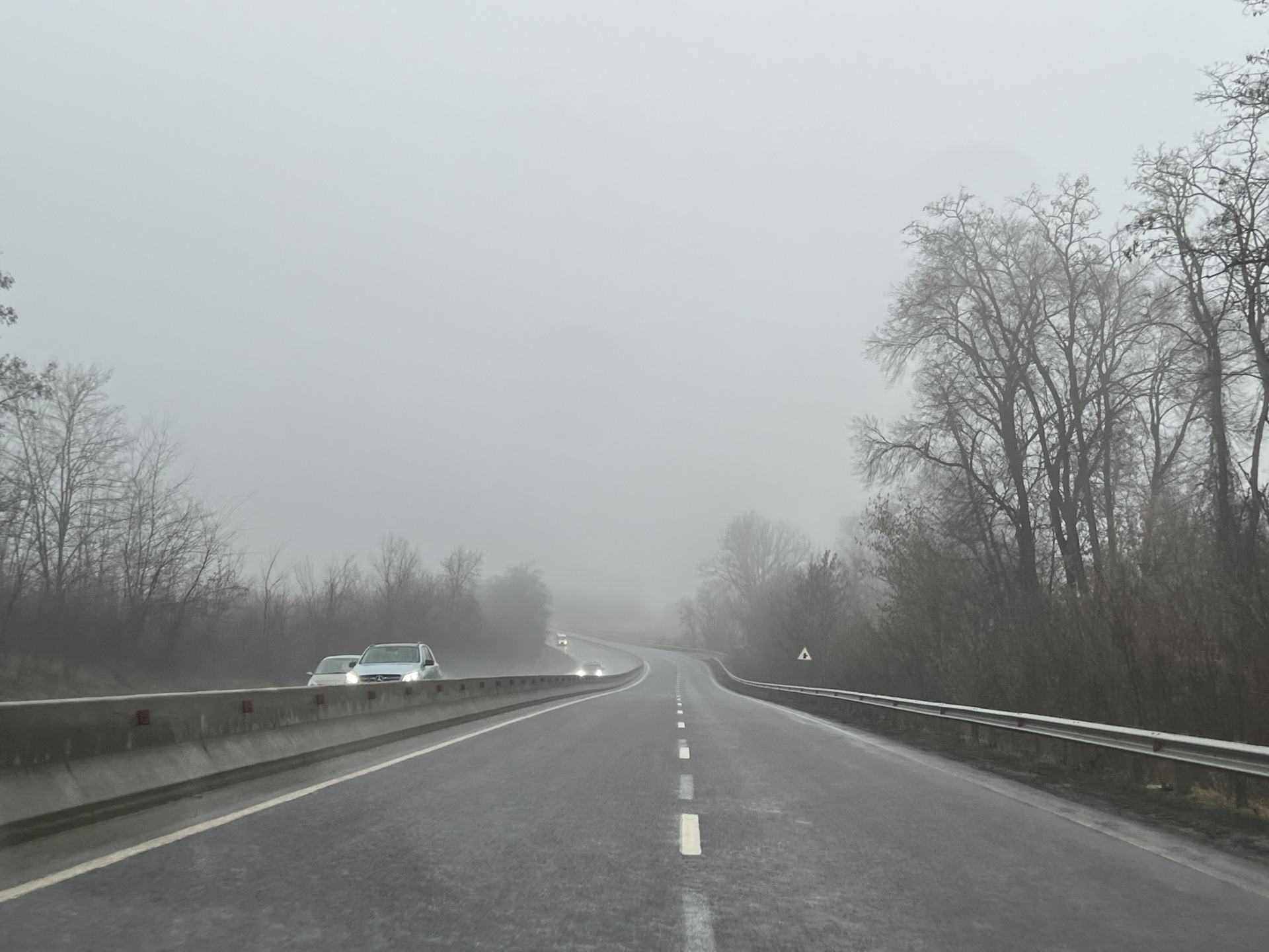Condiții meteo complicate: drumarii recomandă prudență în trafic