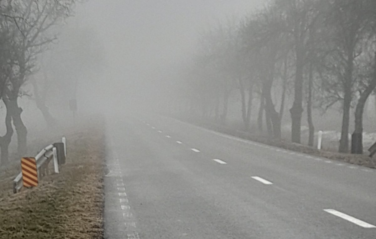 VIDEO // Echipele de drumari, mobilizate pentru a interveni preventiv pe sectoarele cu risc sporit de formare a poleiului