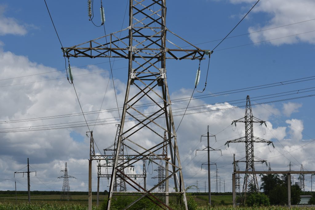 Cetățenii ar putea achita mai mult pentru lumină. Premier Energy și FEE Nord solicită majorarea tarifului