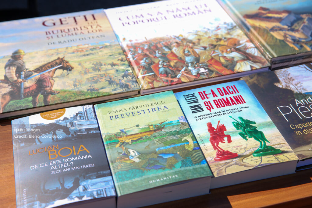 Peste 8 mii de cărți, donate în cadrul campaniei guvernamentale „Biblioteca de sub brad”