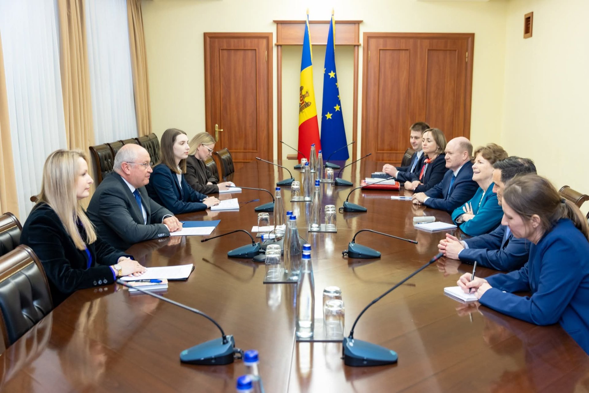 Premierul Alexandru Munteanu și senatori SUA, în discuții despre parteneriatul dintre R. Moldova și Statele Unite ale Americii