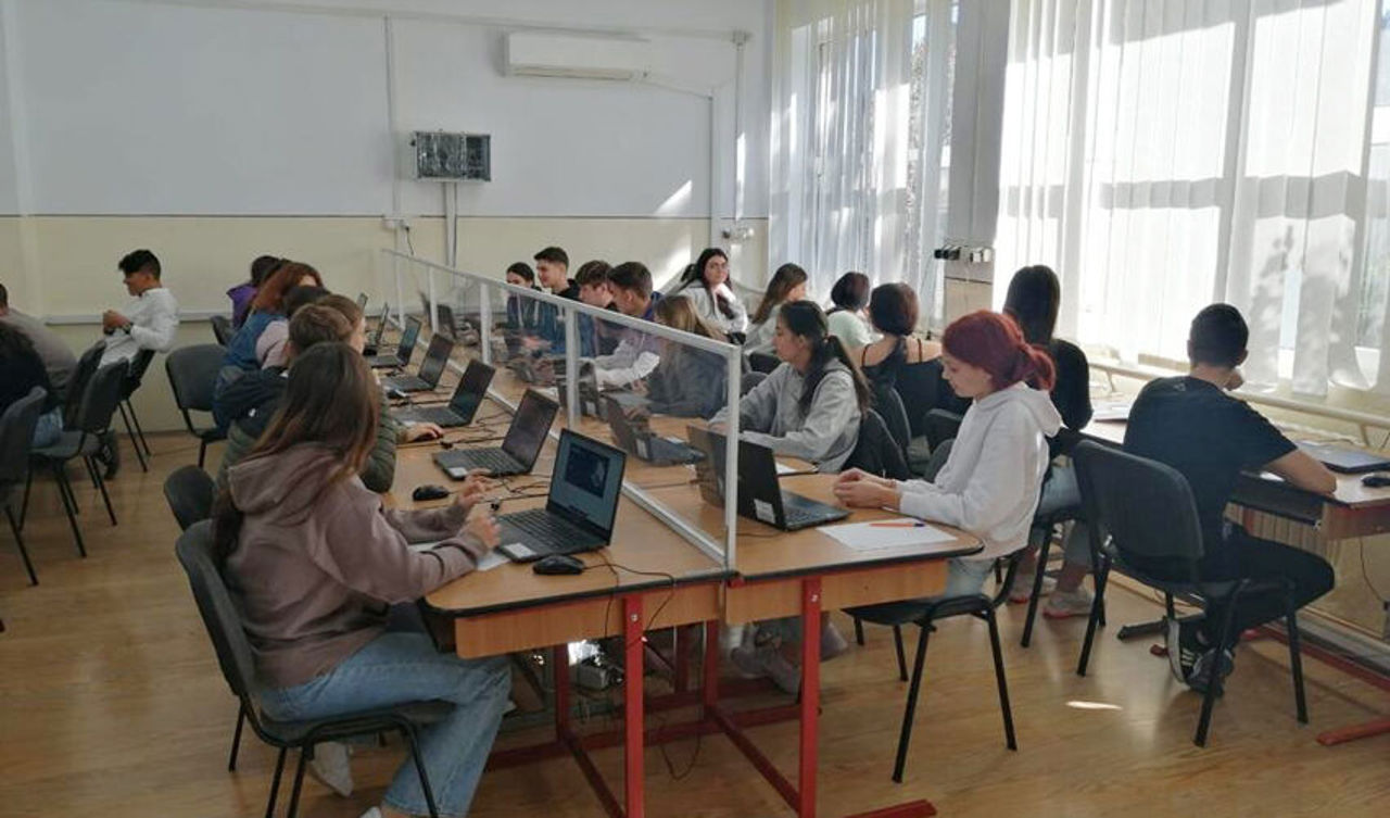 A început testarea eșantionată a elevilor pentru definitivarea subiectelor la examene