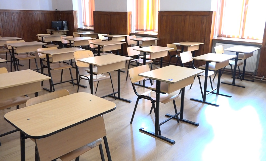 Plățile în școli: obișnuință sau presiune? Aproape 34 de milioane de lei, anual