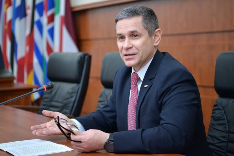 FLASH // Moțiune simplă împotriva ministrului apărării, Anatolie Nosatîi
