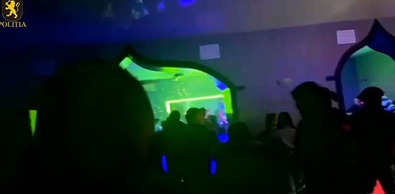 VIDEO // Razii anti-drog în mai multe localuri din capitală. Trei persoane au fost reținute