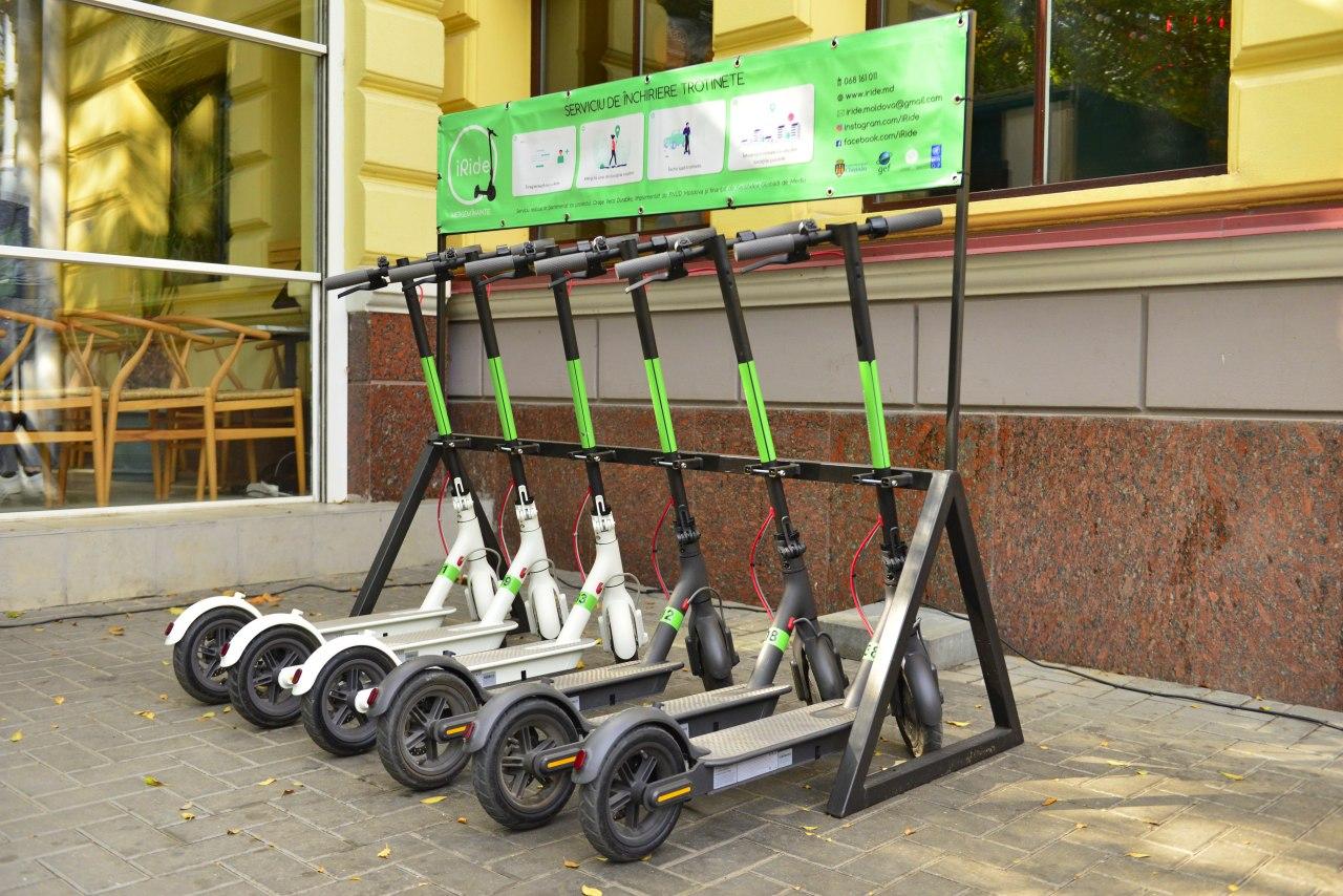 Primarul capitalei propune dezbatere publică pe problema trotinetelor electrice