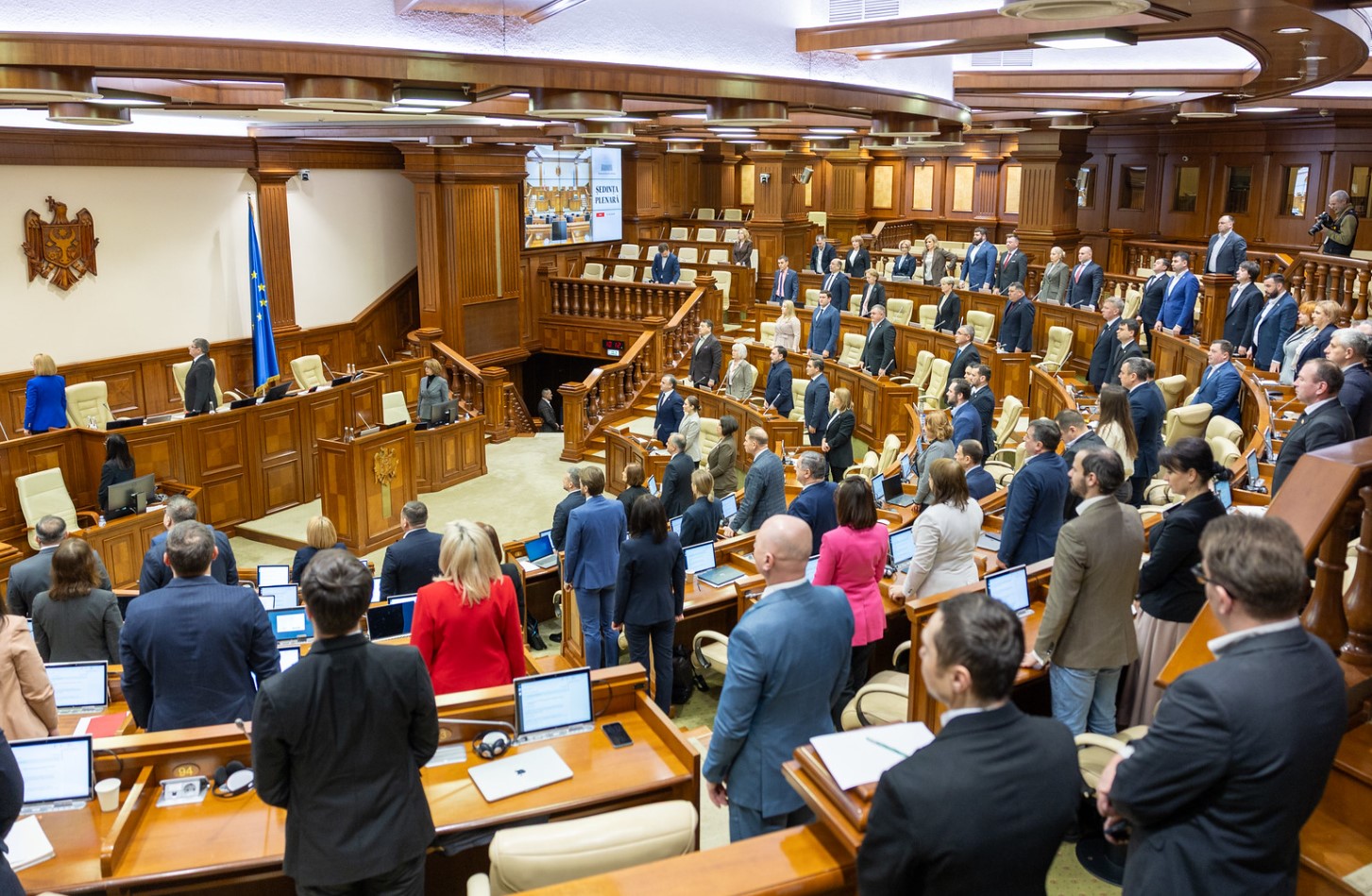 Deputații se întrunesc joi în ședință plenară. Combaterea consumului și traficului de droguri, pe agenda legislativului