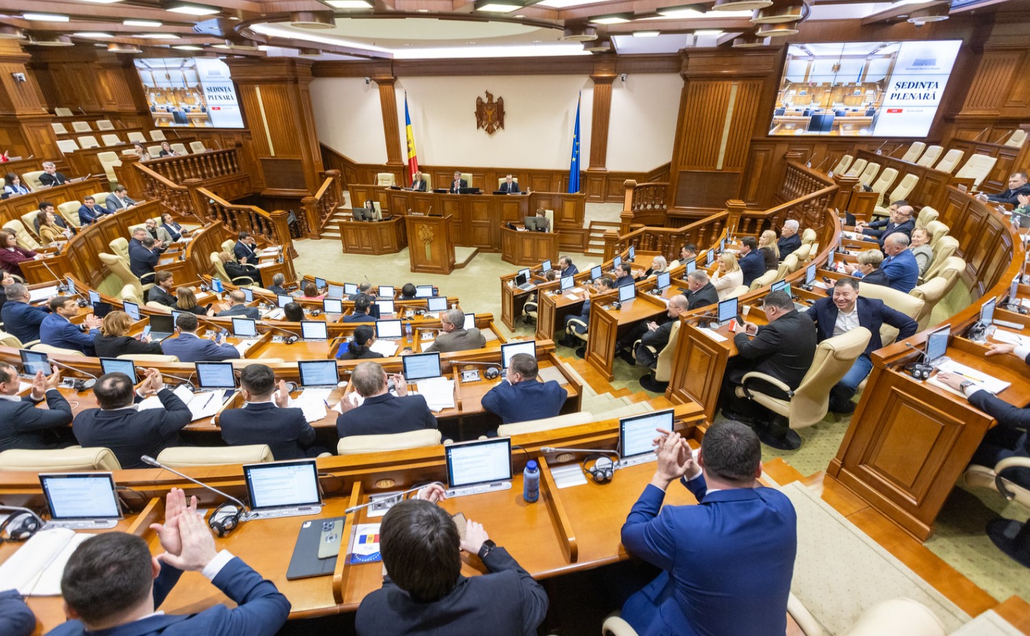 Sondaj IMAS: Cinci partide și un bloc electoral ar accede în viitorul Parlament