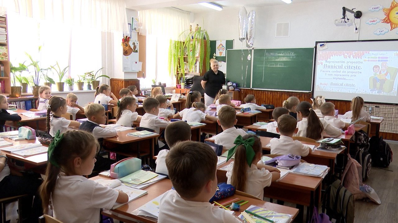 Modificări în educație: grupe de sprijin pentru copiii cu dizabilități, directorii adjuncți vor fi aleși prin concurs, iar unele școli vor fi reorganizate